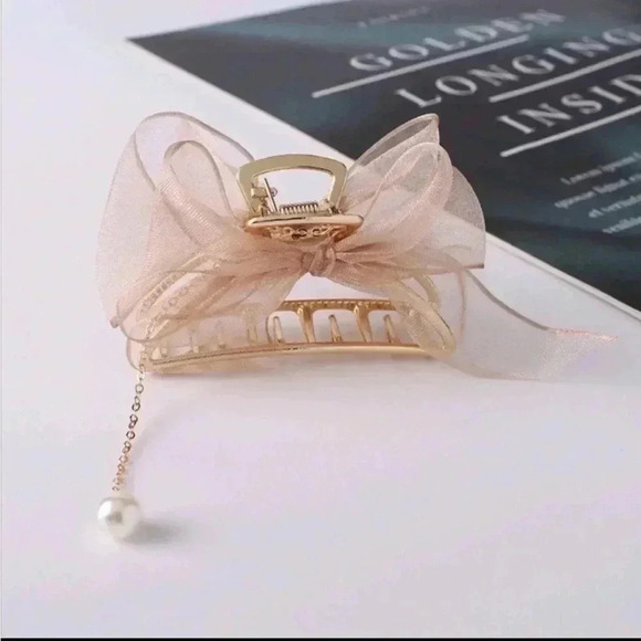 Butterfly claw clip with pearl tassel - Picture 4 of 4